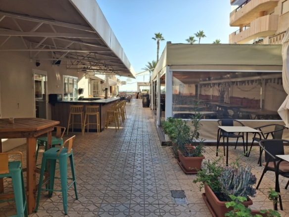 Long-Established Beachfront Restaurant and Bar for Sale in Calpe