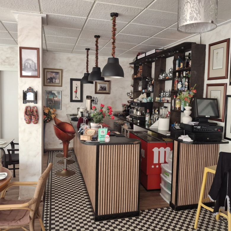 Long-Established Beachfront Restaurant and Bar for Sale in Calpe
